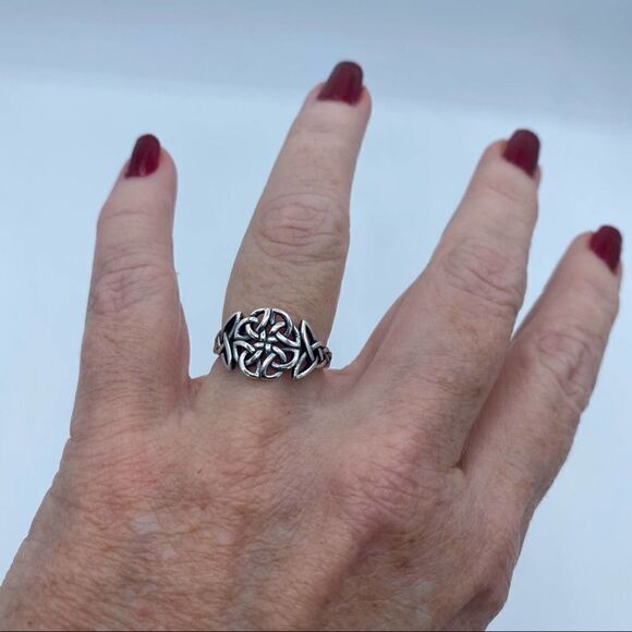 Celtic Sterling Silver Ring Sizes 7,8,9 - Picture 4 of 6